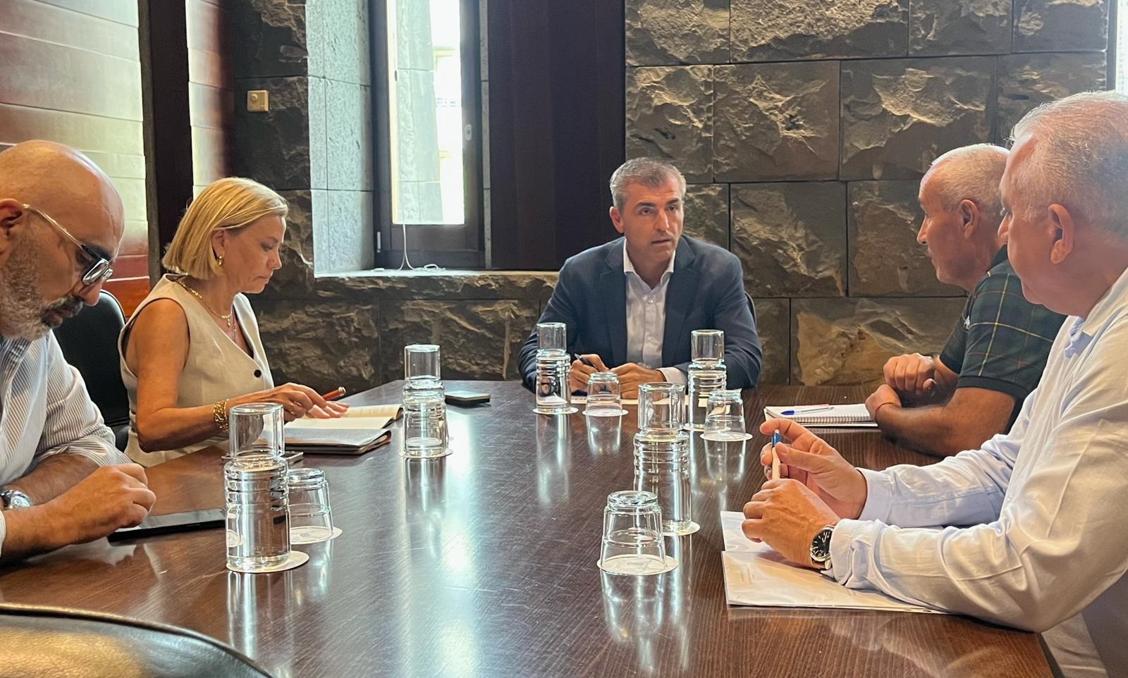 Encuentro con sector del taxi / CanariasNoticias.es Encuentro con sector del taxi / CanariasNoticias.es