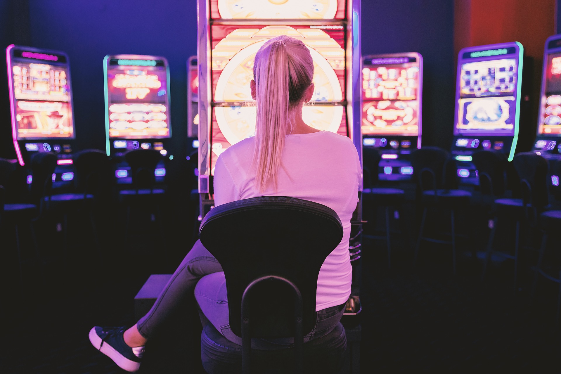 / Jan Vašek (Pixabay) Mujer en un casino