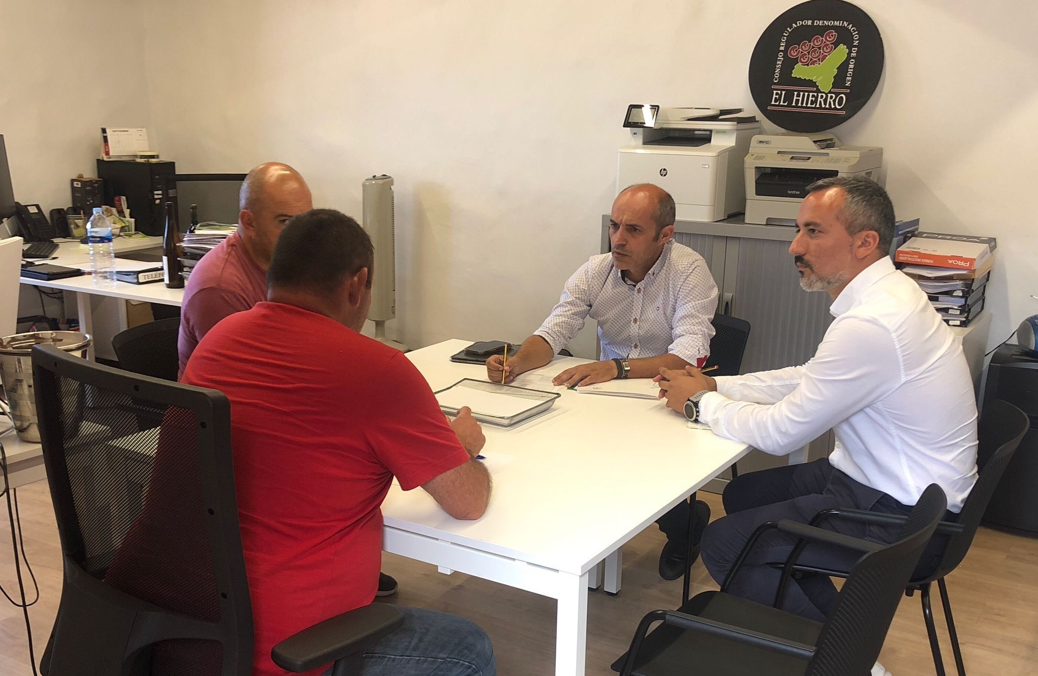 Reunión con el Consejo Regulador de Vinos de El Hierro / CanariasNoticias.es Reunión con el Consejo Regulador de Vinos de El Hierro / CanariasNoticias.es