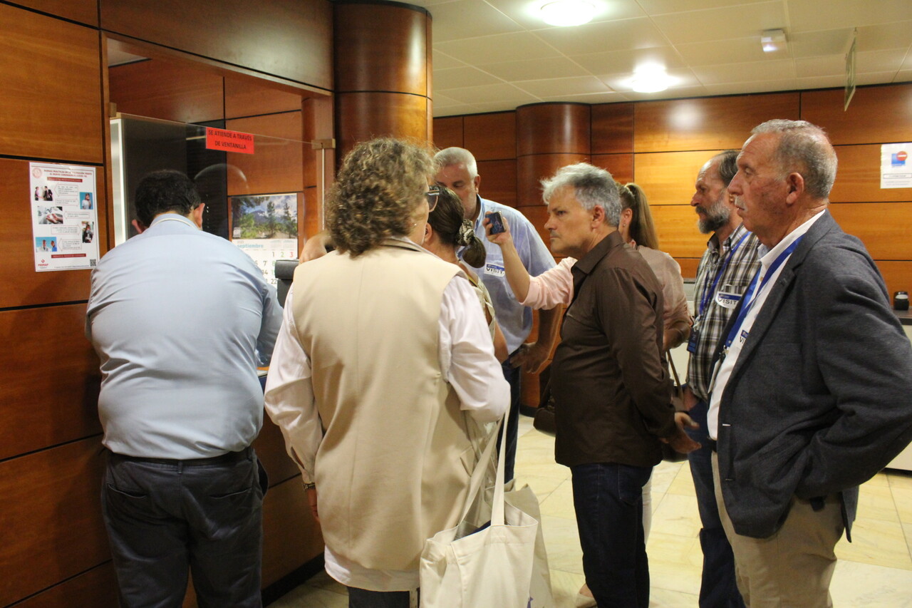 Entrega de firmas en el Parlamento de Canarias / CanariasNoticias.es 
