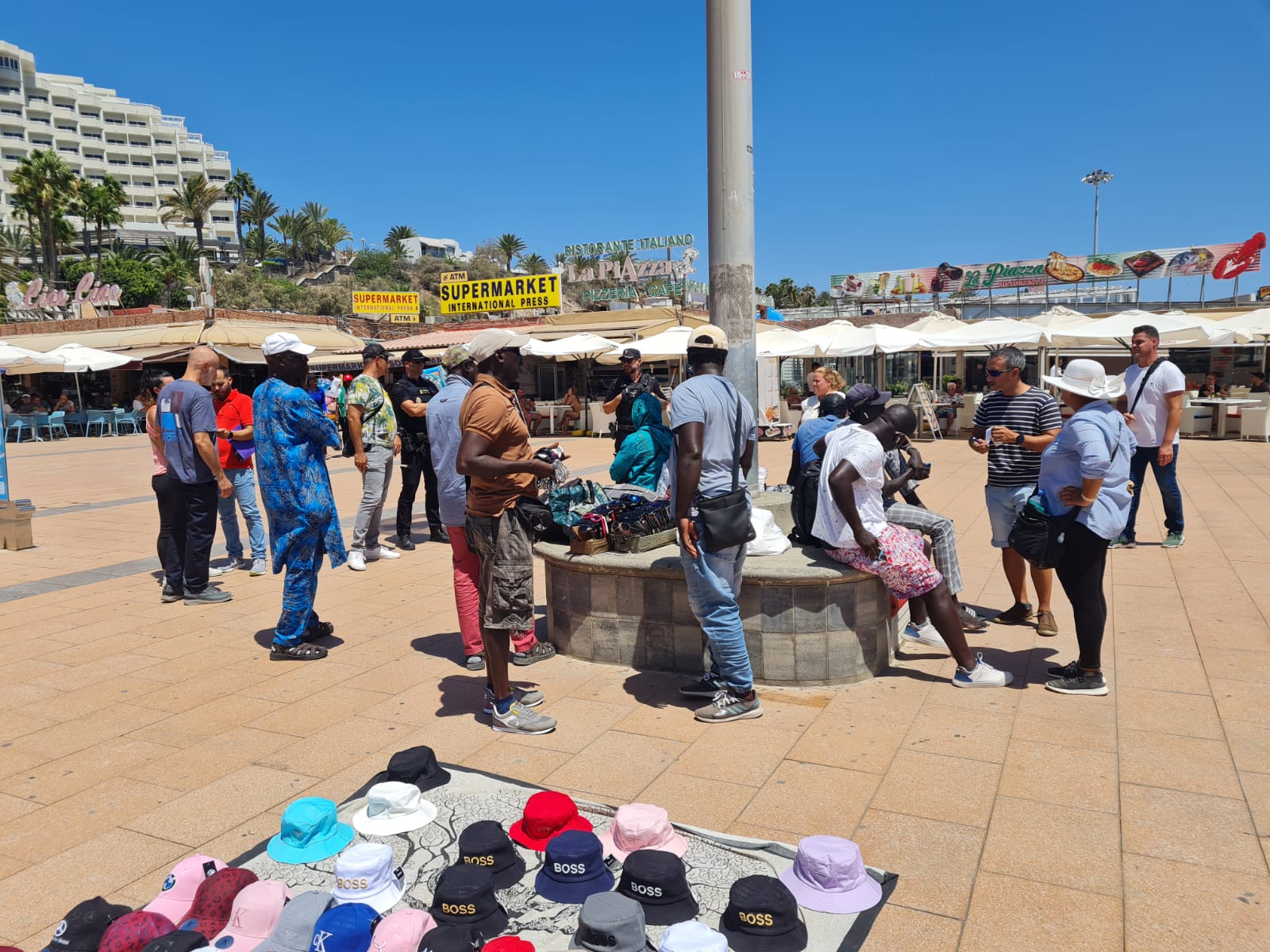 Venta callejera ilegal en Maspalomas / CanariasNoticias.es 
