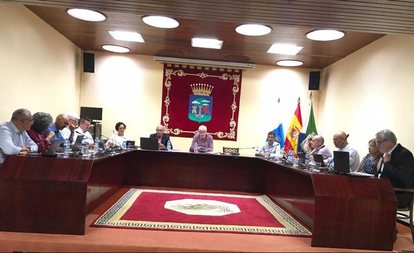 Pleno del Cabildo de El Hierro / CanariasNoticias.es Pleno del Cabildo de El Hierro / CanariasNoticias.es