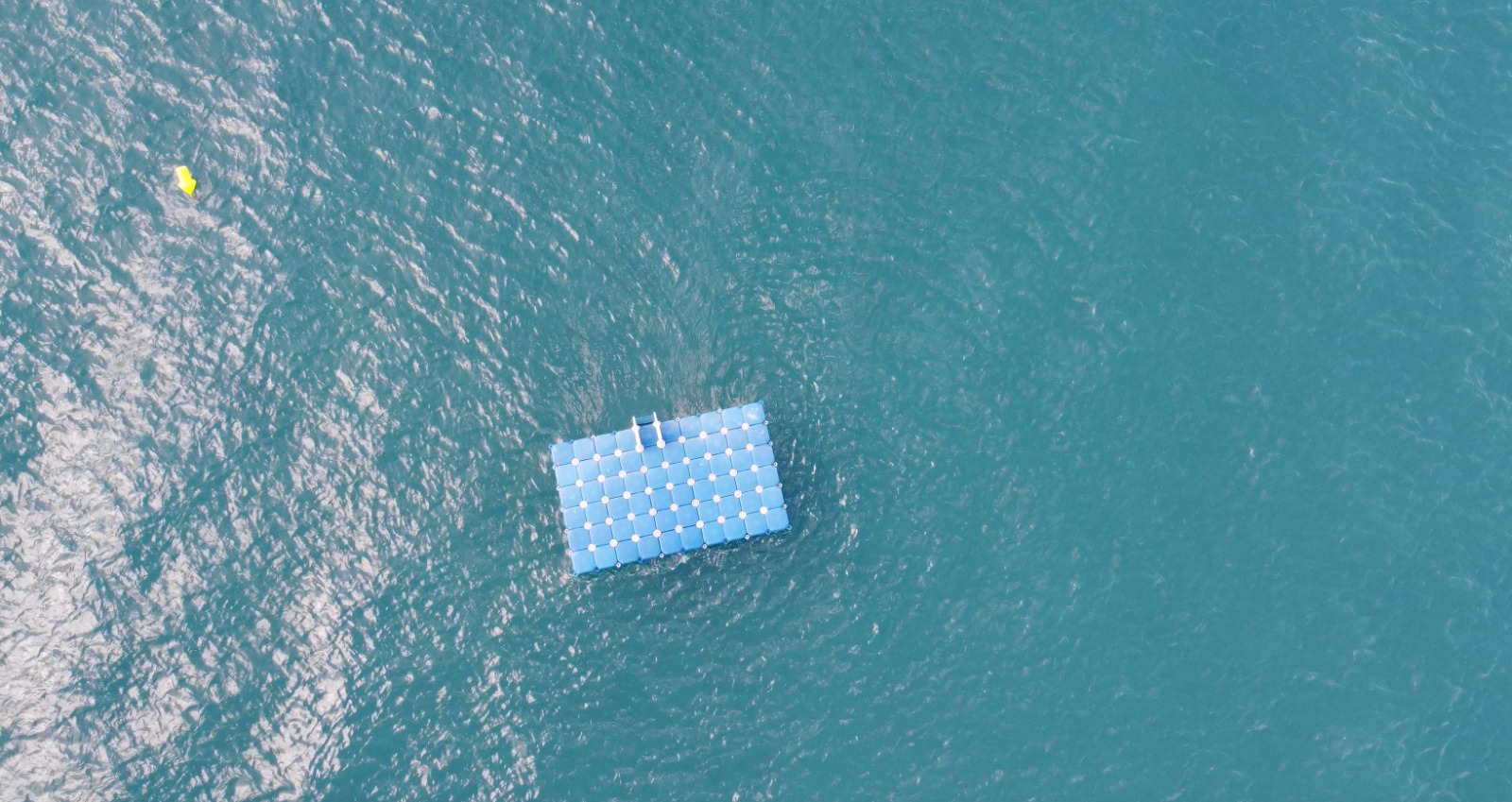 Plataforma flotante en Playa de Arinaga / CanariasNoticias.es 