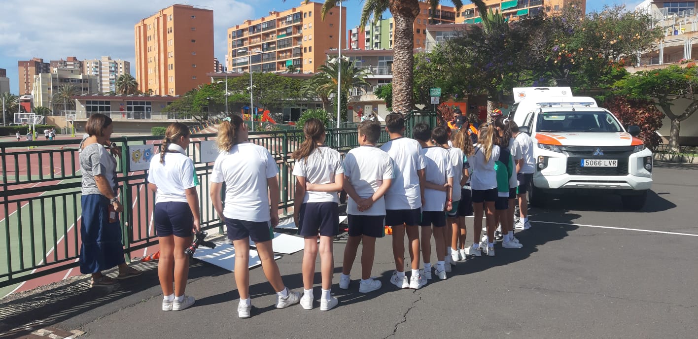 Alumnos del Santa Catalina de Siena con Protección Civil