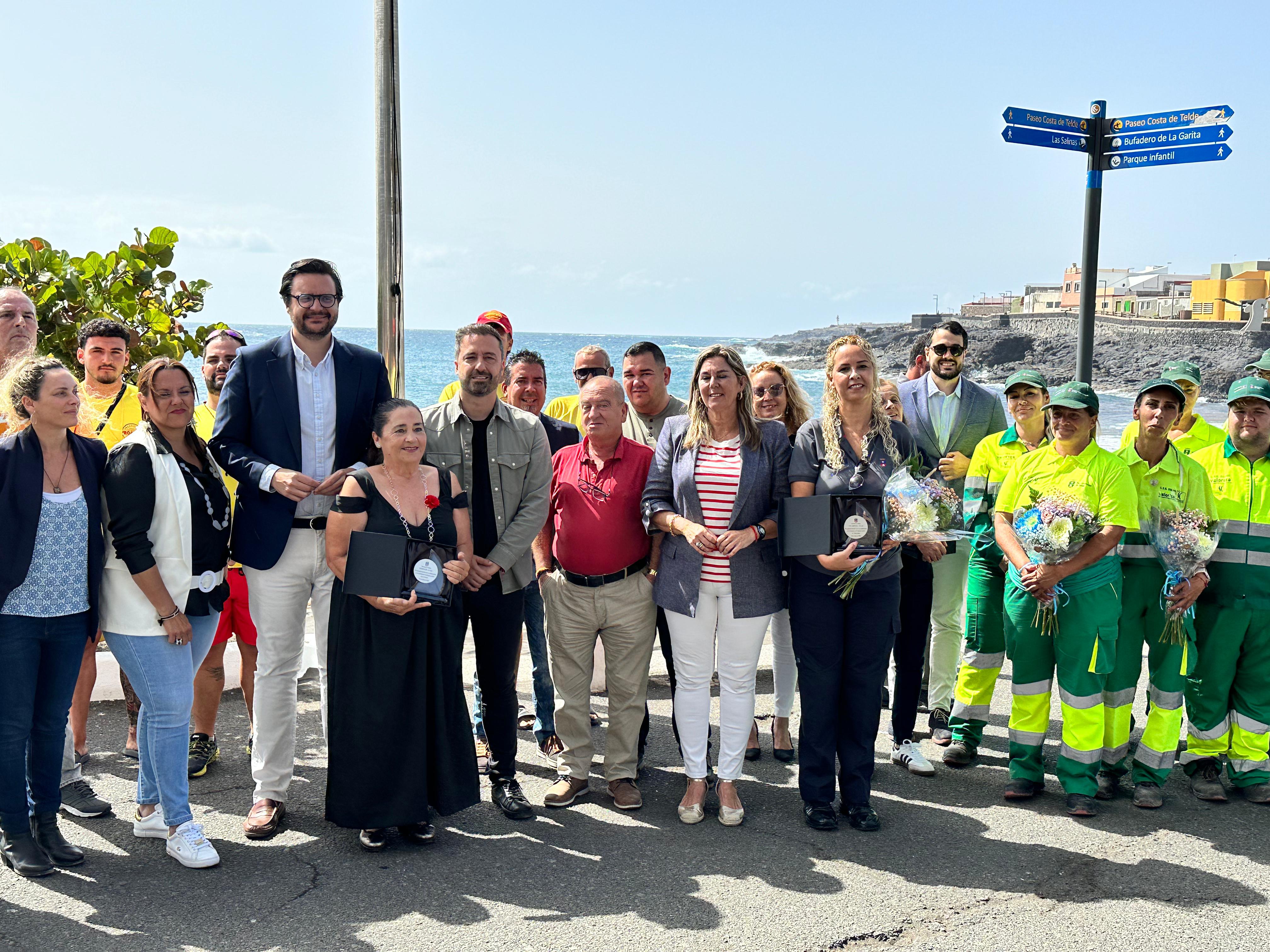 Izado Bandera Azul en Playa de Telde / CanariasNoticias.es 