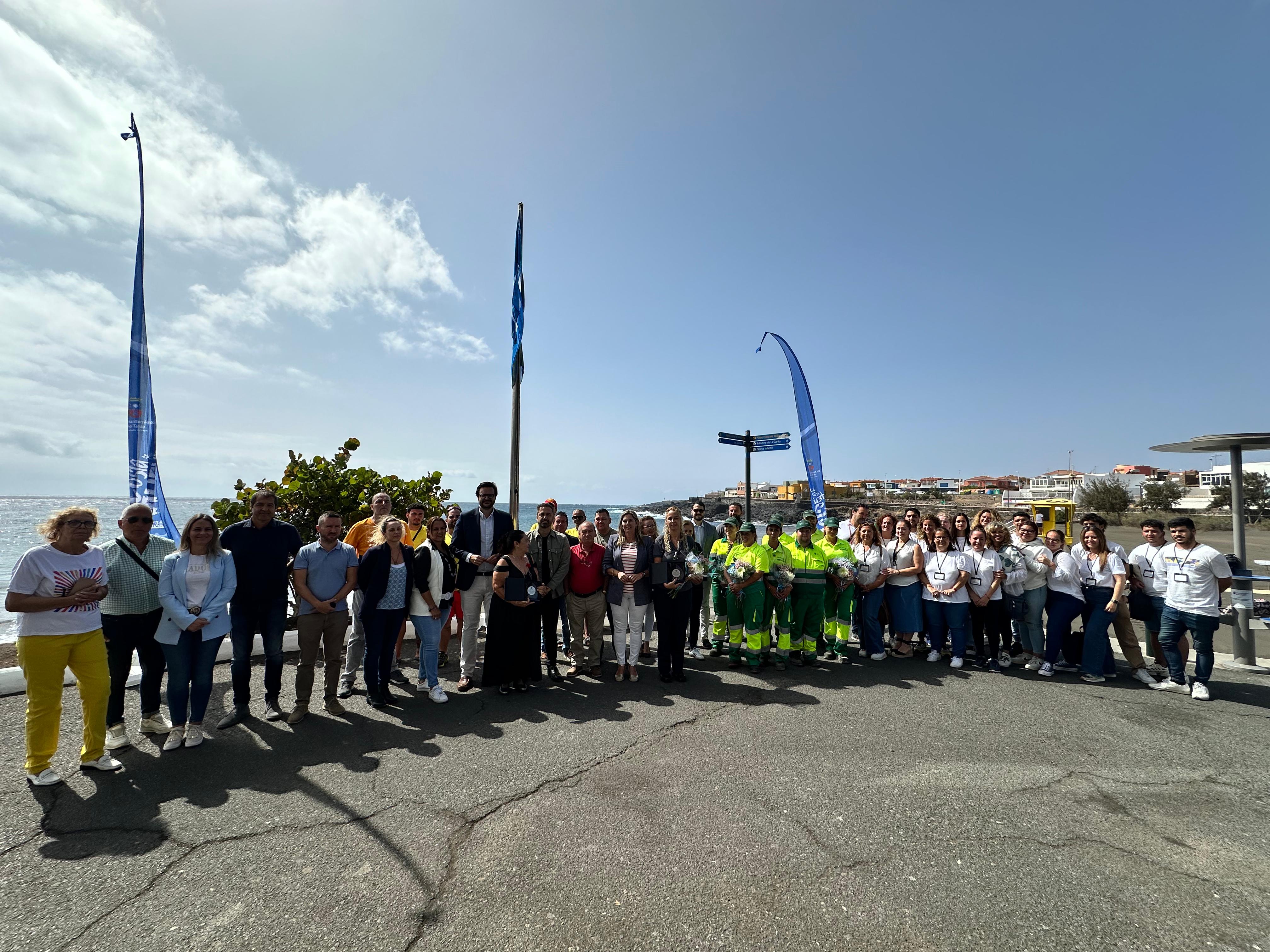 Izado Bandera Azul en Playa de Telde / CanariasNoticias.es 