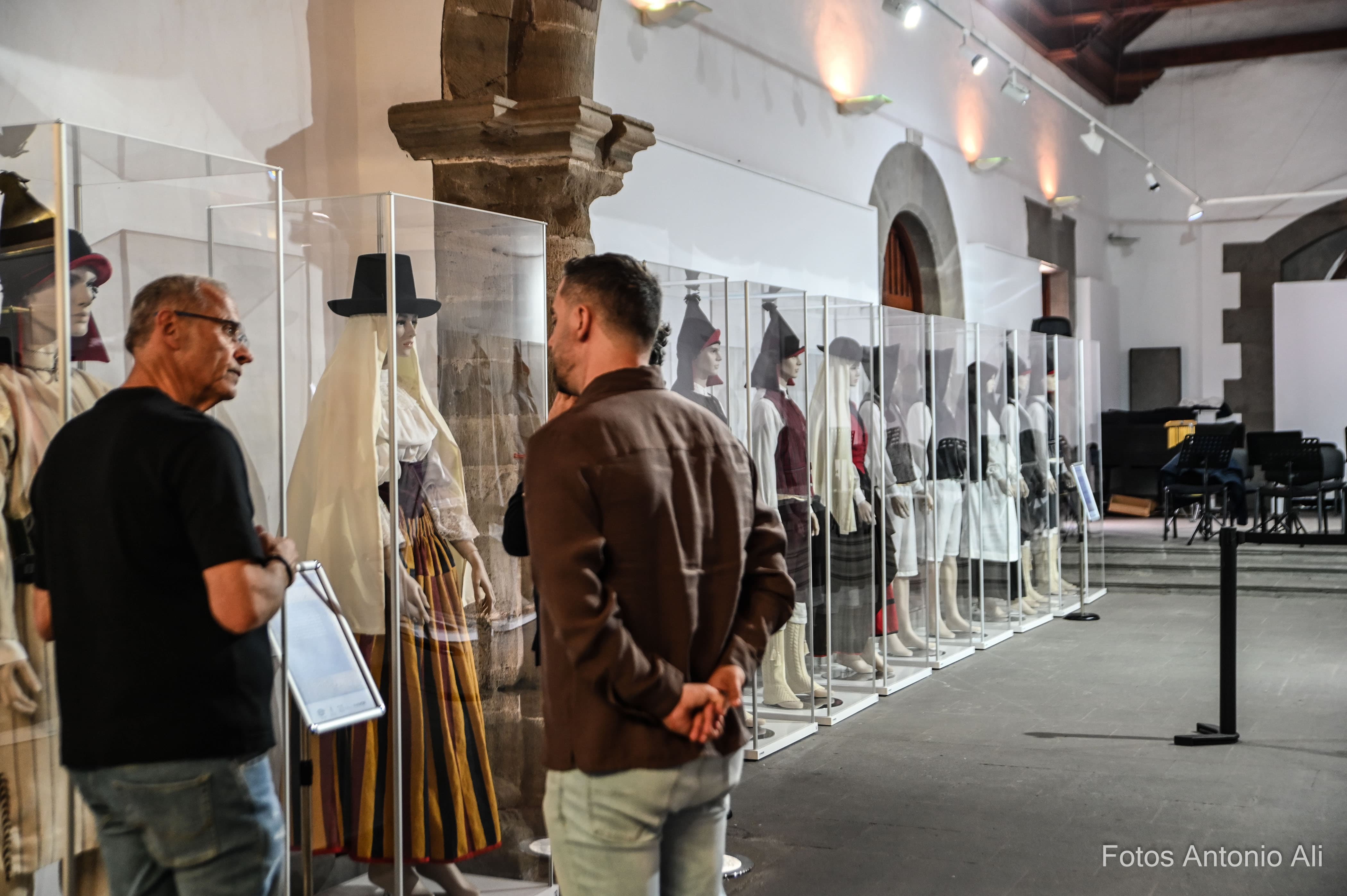 Exposición Vestimenta tradicional 