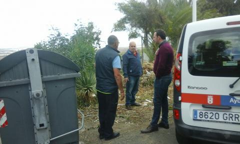 Eloy Santana en los contenedores de basura de Piletillas