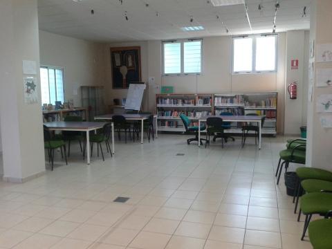Una sala de la Biblioteca de Añaza