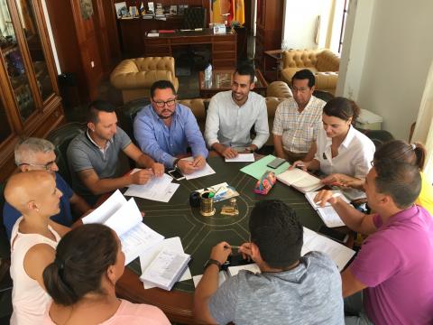 Reunión del nuevo gobierno de La Oliva