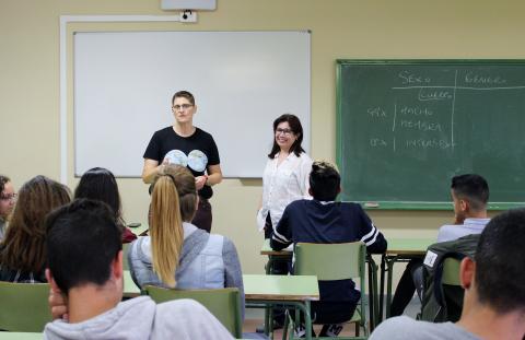 Charla a jóvenes en el IES San Juan de la Rambla