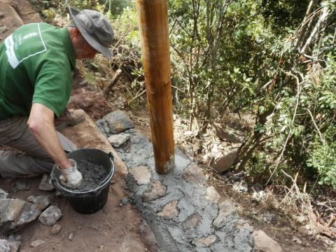 Obras en el sendero de los Tilos de Moya