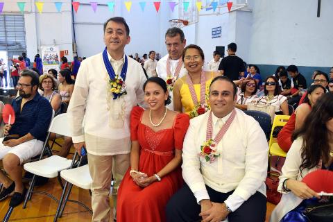 El alcalde de Santa Cruz de Tenerife, José Manuel Bermúdez en la fiesta filipina
