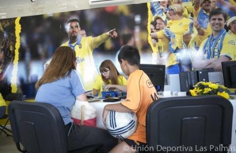 Abonándose a la UD Las Palmas