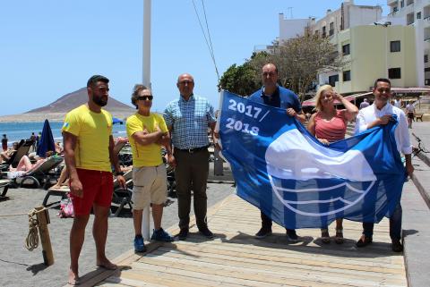 Izado de la Bandera Azul en la Playa de El Médano