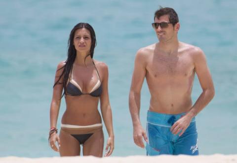 Iker Casillas y Sara Carbonero en la playa