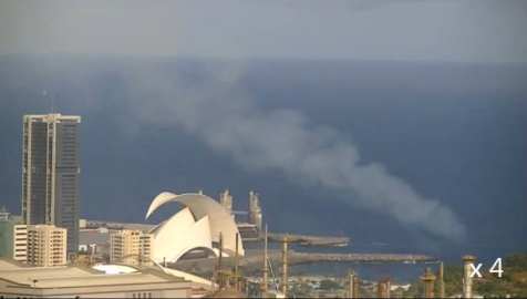 Chimenea con humo en Santa Cruz de Tenerife