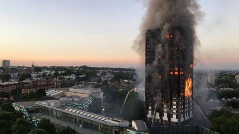Edificio en llamas en Londres