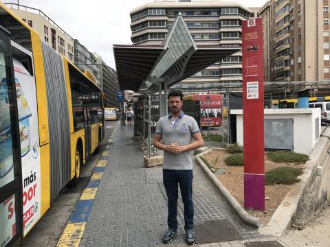 David Suárez en la estación de Guaguas del Teatro