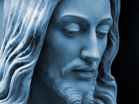 Cara de una escultura de Jesús