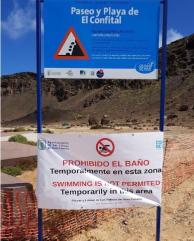 Cartel en la playa de El Confital