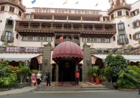 Fachada del Hotel Santa Catalilna