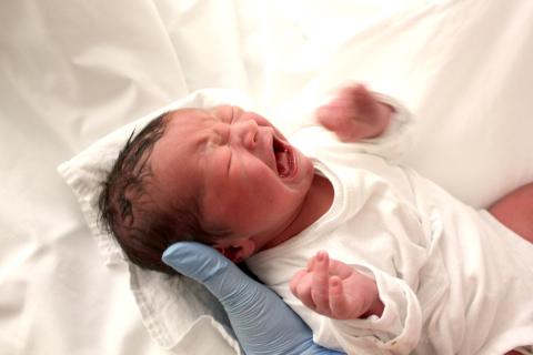 Un niño recién nacido