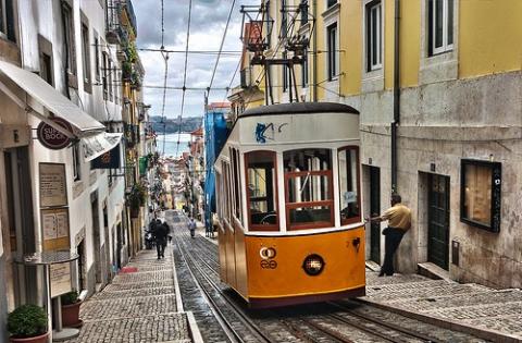 "Uphill Lisboa (Yellow Tram)" by Ann Wuyts (CC BY 2.0)