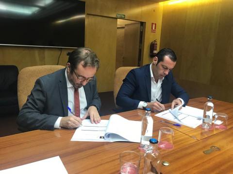 Firma de la adjudicación de la planta fotovoltaica en el Cabildo
