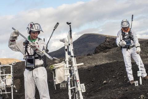 Astronautas en practicando en Lanzarote