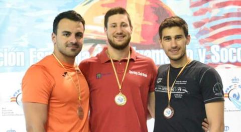 Edu en el podium con los dos internacionales italianos En el podium Edu con los dos internacionales italianos