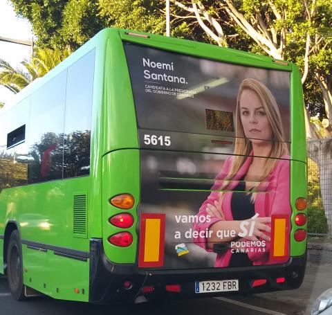 Publicidad en guagua de TITSA