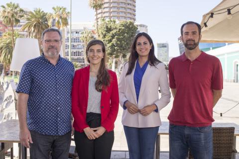 Vidina Espino con trabajadores de RTVC