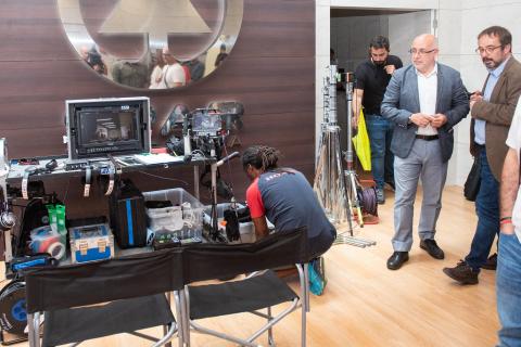 Antonio Morales visitó el set de rodaje de la serie