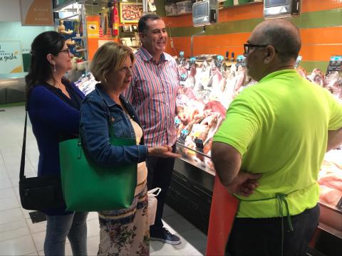 Pepa Luzardo visita el Mercado de Altavista junto a los concejales Rosa Viera e Ignacio Guerra Luzardo que visitó el Mercado de Altavista junto a los concejales Rosa Viera e Ignacio Guerra