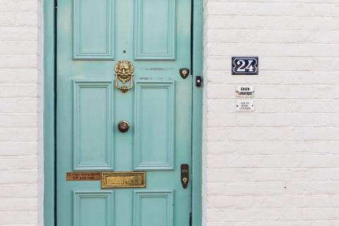 puerta verde