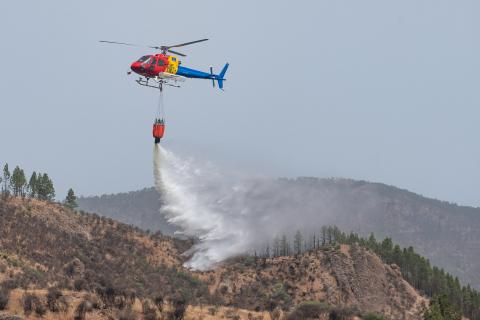 Helicóptero contraincendios. Gran Canaria Helicóptero contraincendios. Gran Canaria