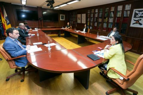 Yaiza Castilla recibe a la nueva junta directiva de Asinca Yaiza Castilla recibe a la nueva junta directiva de Asinca