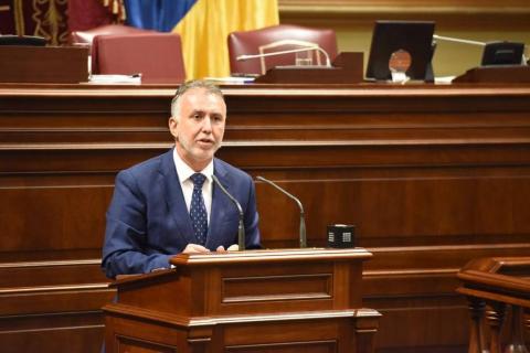 Ángel Víctor Torres en el Parlamento de Canarias