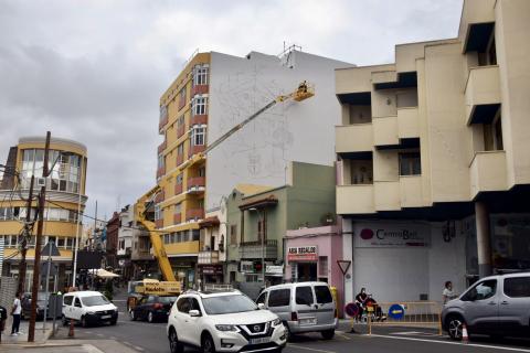 Obra del mural homenaje a Antonio Padrón en Gáldar. Gran Canaria Obra del mural homenaje a Antonio Padrón en Gáldar. Gran Canaria