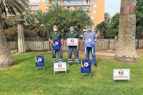 Carteles para concienciar en la recogida de los excrementos de mascotas 