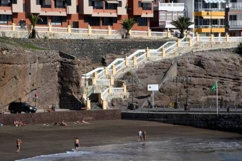 Ascensor panorámico para unir el paseo de Taliarte con la playa de Melenara. Telde. Gran Canaria Ascensor panorámico para unir el paseo de Taliarte con la playa de Melenara. Telde. Gran Canaria