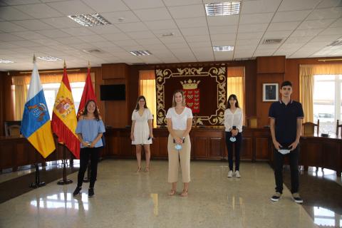 Felicita a los cinco alumnos lanzaroteños con las mejores notas en la EBAU Felicita a los cinco alumnos lanzaroteños con las mejores notas en la EBAU