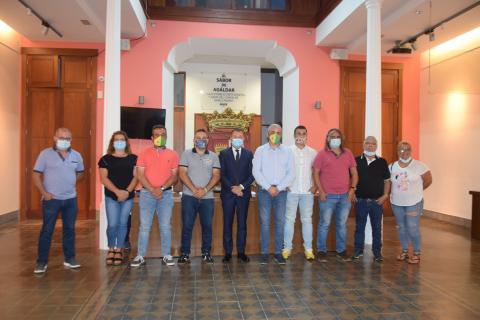 Teodoro Sosa recibe a la junta directiva del Club de Lucha Unión Gáldar. Gran Canaria Teodoro Sosa recibe a la junta directiva del Club de Lucha Unión Gáldar. Gran Canaria