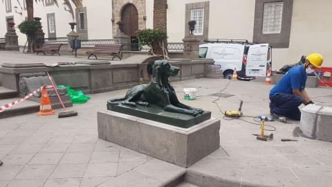 Rehabilitación esculturas de los perros de la plaza Santa Ana. Las Palmas de Gran Canaria