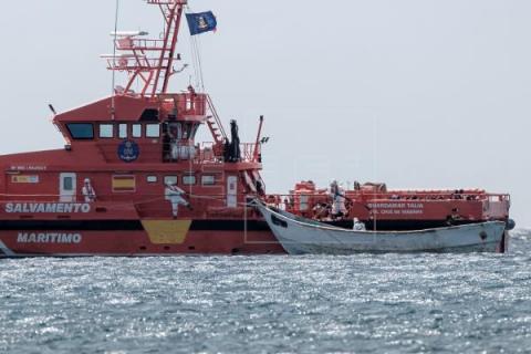 Salvamar Talía. Rescate de patera Salvamar Talía. Rescate de patera