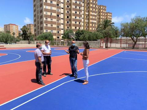 Renovación de las pistas polideportivas de Cruz de Piedra. Las Palmas de Gran Canaria Renovación de las pistas polideportivas de Cruz de Piedra. Las Palmas de Gran Canaria