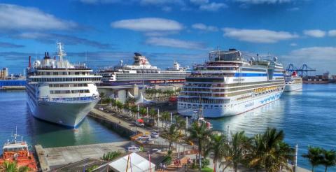 Cruceros turísticos en el Muelle de Santa Catalina. Las Palmas