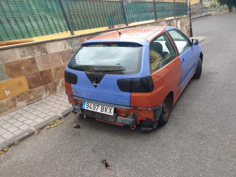 Vehículo abandonado en la vía pública, Teror. Gran Canaria