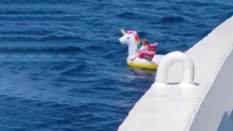 Ferry rescata niña de cuatro años en alta mar
